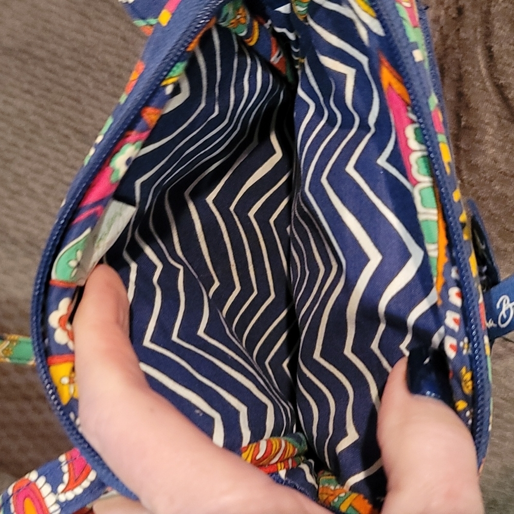 EUC Vera Bradley Small Crossbody Venetian Paisley Pattern - Picture 4 of 9